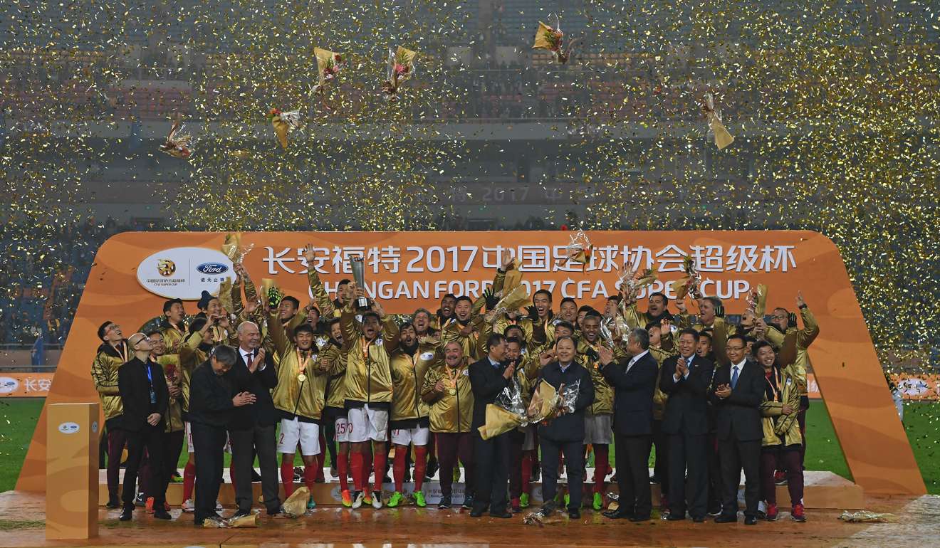Guangzhou celebrate with the trophy. Photo: Xinhua