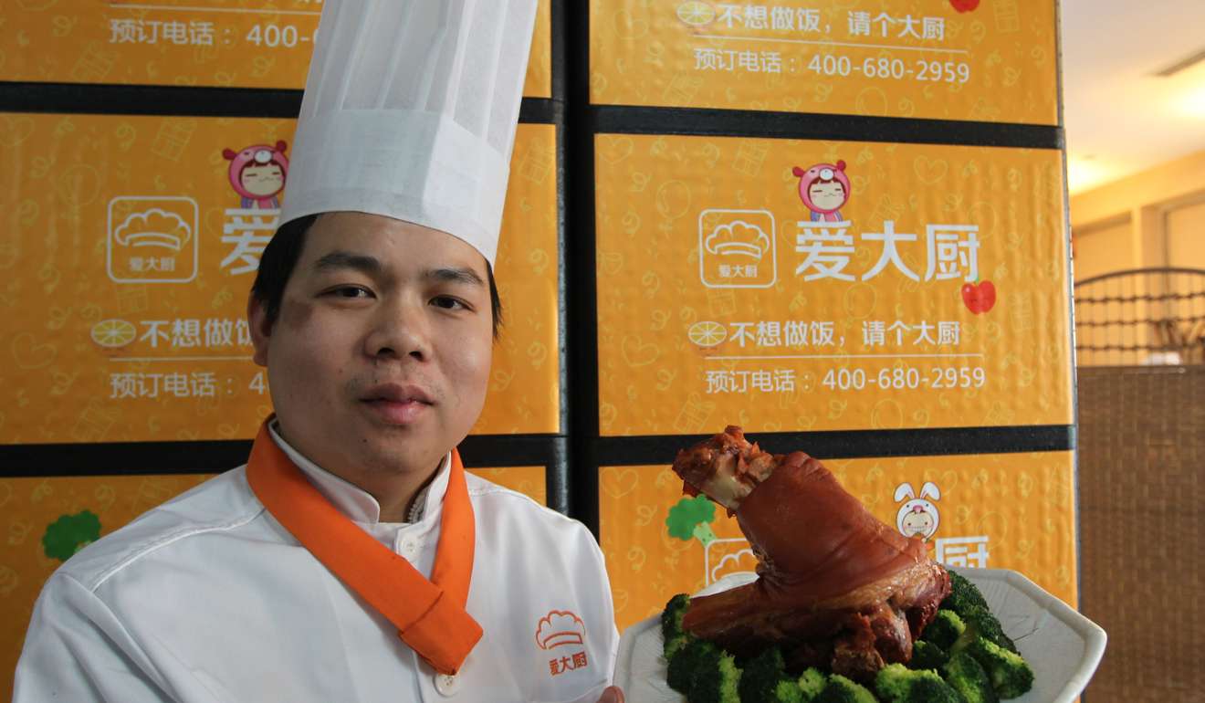 Qin Zhanwen, a chef of idachu, a Beijing-based mobile service to book chefs to cook at home, displays a dish he prepared in office before he goes to cook in a customer's home in Beijing. Photo: Simon Song