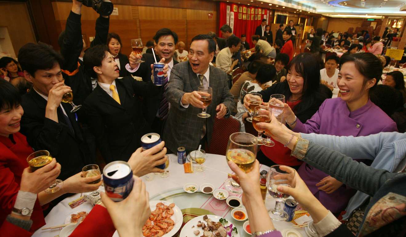 Reit managers must face difficult decisions in balancing the needs of shareholder and tenants. Employees and management of Fung Tak Lau Seafood Restaurant mark a farewell dinner as the venue closes down at the Tsz Wan Shan Shopping Centre on March 26, 2007, a property then managed by the Link Reit. Photo: Felix Wong