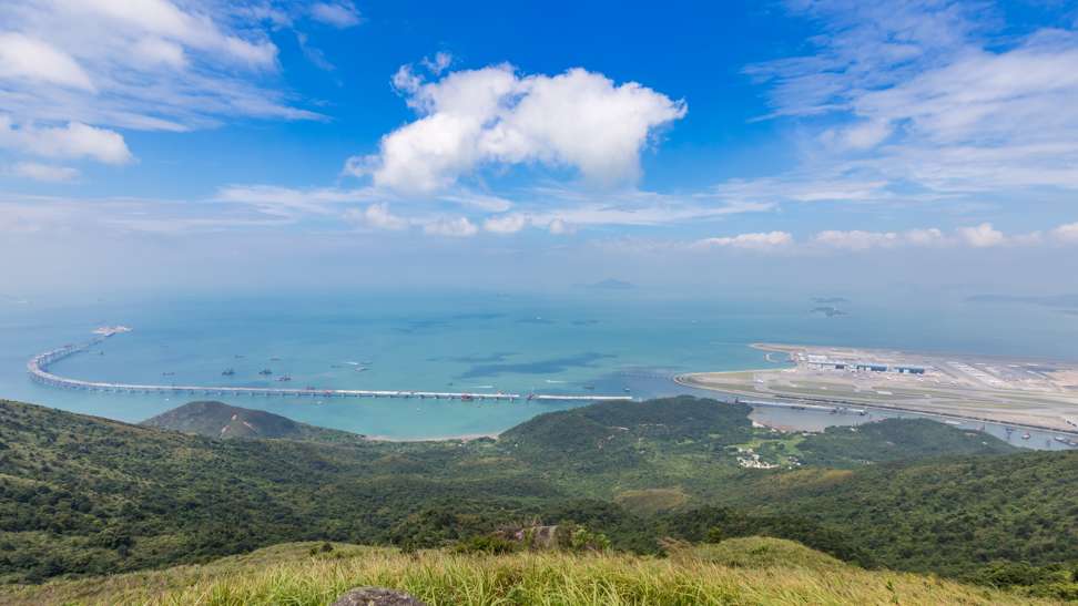 The bridge from Hong Kong to Zhuhai and Macau could open the floodgates to more students. Photo: Shutterstock