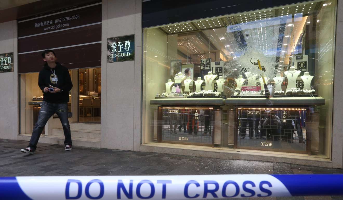 The robbery took place at a 3D-Gold outlet in Tsim Sha Tsui. Photo: K. Y. Cheng