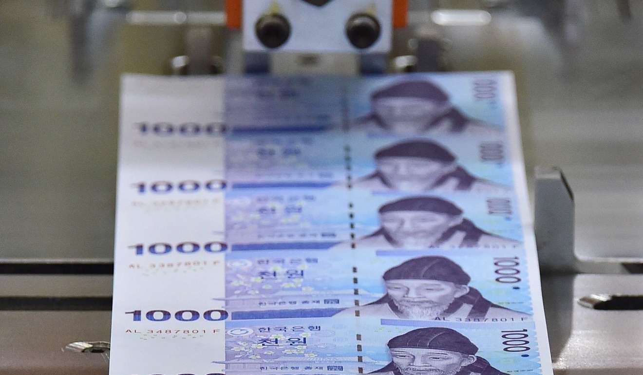Newly printed Korean won on a cutting machine at a monetary plant of the Korea Minting and Security Printing and ID Card Operating Corporation (KOMSCO), the sole currency manufacturer in South Korea. Photo: AFP