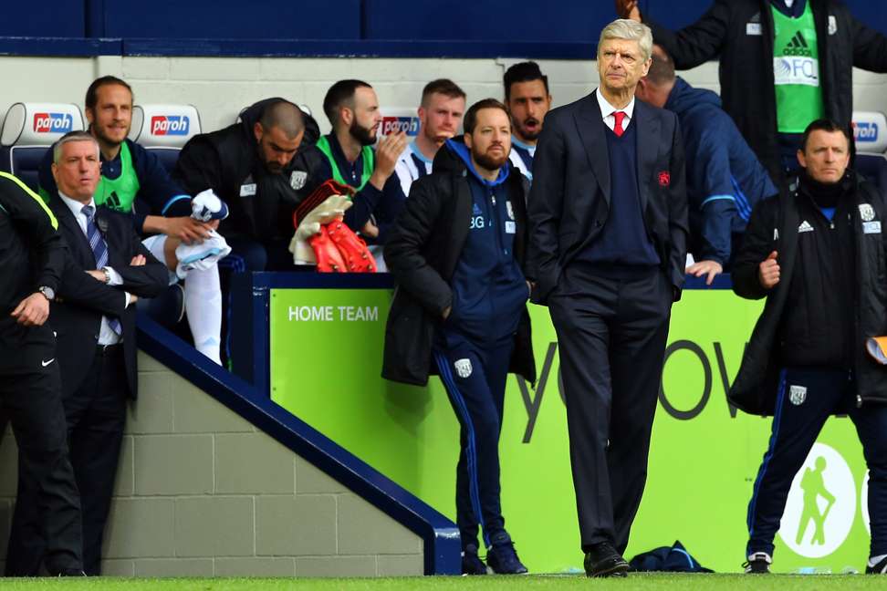 Wenger looks on during the 3-1 loss. Photo: EPA