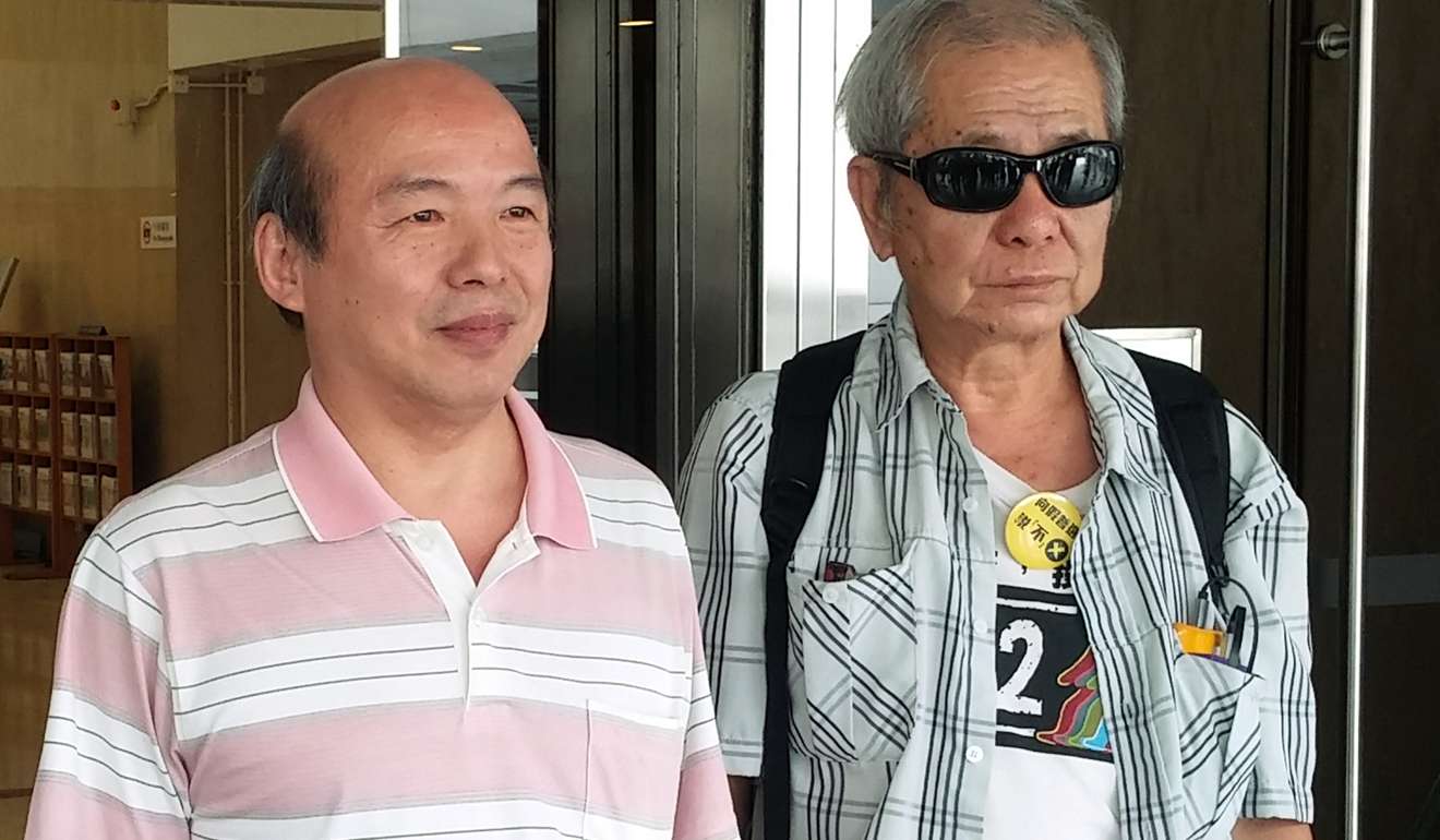 Retired press photographer Cheung Tak-wing (left) is seeking to nullify Lam’s candidacy in the race. Photo: Thomas Chan