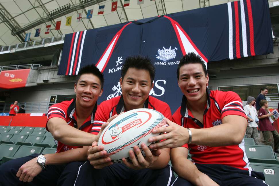 Tsang Hing-hung (left), captain Ricky Cheuk (centre) and Jeff Wong attend the unveiling of largest Hong Kong Sevens jersey by the final 12 members of the 2007 Hong Kong Sevens squad. Photo: Felix Wong
