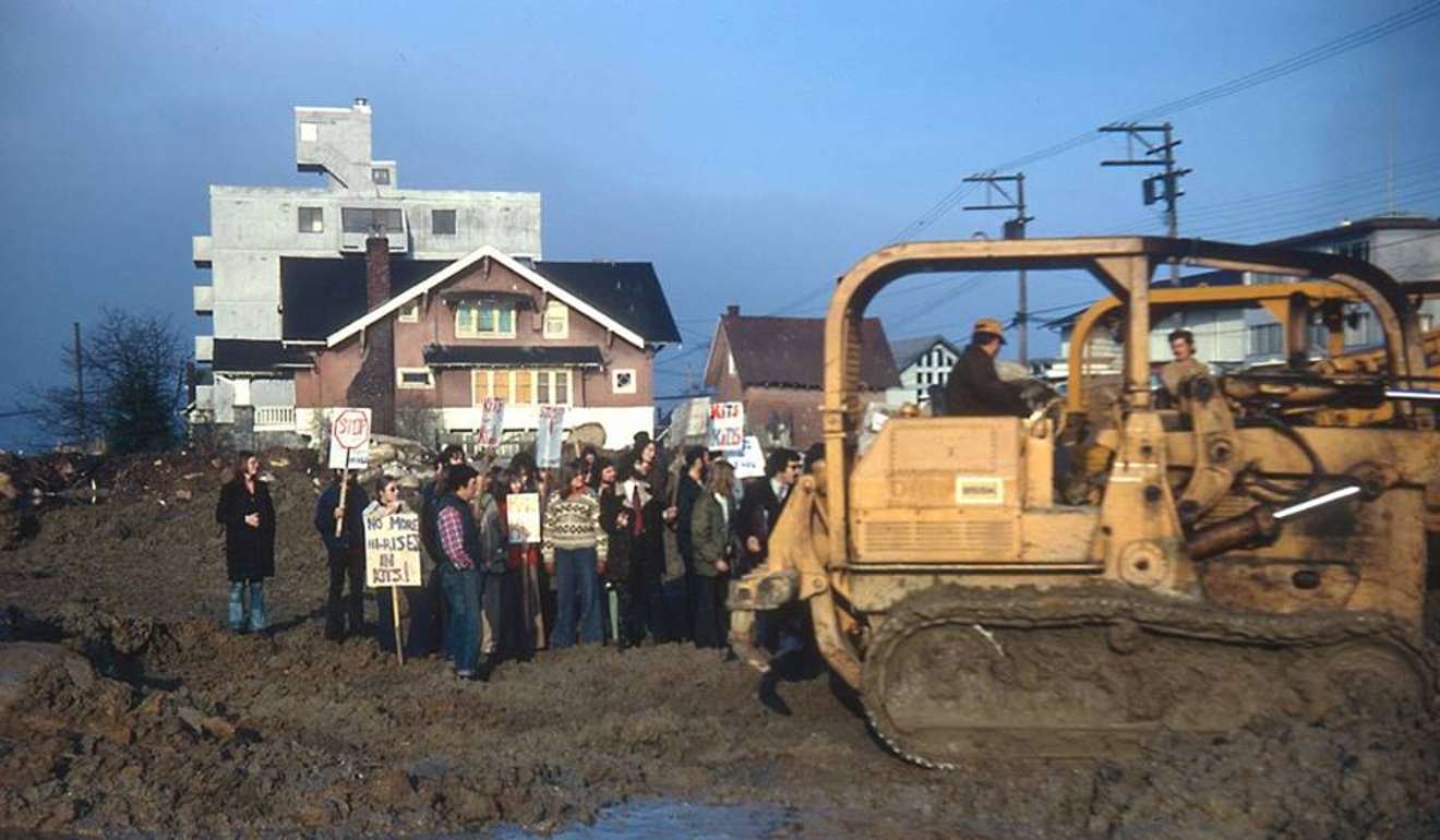 A bulldozer-blocking anti-high-rise protest in the Vancouver neighbourhood of Kitsilano in 1974. Among the attendees, wearing a tie, is a city-paid community organiser. Photo: David Ley