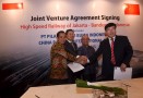 President Director of PT Pilar Sinergy BUMN Indonesia Dwi Windarto, China Ambassador for Indonesia Xie Feng, Chairman of PT PSBI Sahala Lumban Gaol, Chairman of China Railway International Yang Zhong Min (L-R) shake hands after signing a joint contract to seal the deal for the first fast-train rail in Jakarta, October 16, 2015 in this picture taken by Antara Foto. REUTERS/Akbar Nugroho Gumay/Antara Foto ATTENTION EDITORS - THIS IMAGE HAS BEEN SUPPLIED BY A THIRD PARTY. IT IS DISTRIBUTED, EXACTLY AS RECEIVED BY REUTERS, AS A SERVICE TO CLIENTS. FOR EDITORIAL USE ONLY. NOT FOR SALE FOR MARKETING OR ADVERTISING CAMPAIGNS. MANDATORY CREDIT. INDONESIA OUT. NO COMMERCIAL OR EDITORIAL SALES IN INDONESIA. Hong Kong companies failing to take advantage of China’s ‘One Belt, One Road’ policy, experts tell annual forum