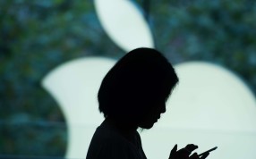 Apple’s revenues on the mainland are falling amid fierce competition from other tech companies. Photo: AFP