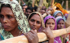 Indian villagers queue outside a bank in Hanuman Ganj. Photo: AFP Indian villagers queue outside a bank in Hanuman Ganj. Photo: AFP