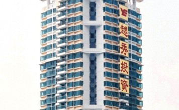 Some of the owners at Pokfulam Terrace with are at loggerheads with the management committee. Photo: Sandy Li Some of the owners at Pokfulam Terrace with are at loggerheads with the management committee. Photo: Sandy Li