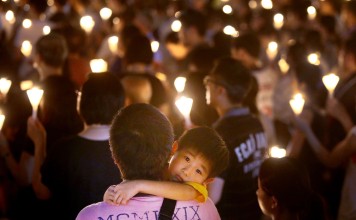 People hold up candles at the June 4 vigil to remember those who died in the Tiananmen crackdown in Beijing in 1989. Photo: Sam Tsang