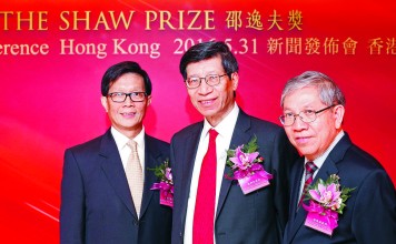 Professor Ching Pak-chung (left), Professor Kenneth Young (centre) and Professor Chan Wai-yee attend the Shaw Laureates 2016 Press Conference in Tsim Sha Tsui. Photo: Felix Wong