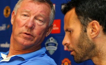 Alex Ferguson chats to Ryan Giggs during a media conference in 2006. The two shared a close relationship during the all-conquering years at Manchester United. Photo: AFP