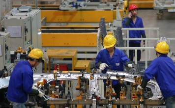 BYD plans to use the proceeds from the placement to fund an expansion in battery production and research and development into new-energy vehicles. Photo: Reuters