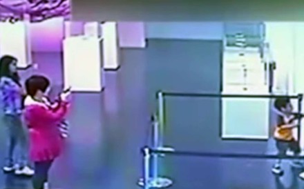 Mothers film their sons vandalise artist Shelly Xue’s creation at Shanghai Museum of Glass. Photo: SCMP Pictures Mothers film their sons vandalise artist Shelly Xue’s creation at Shanghai Museum of Glass. Photo: SCMP Pictures