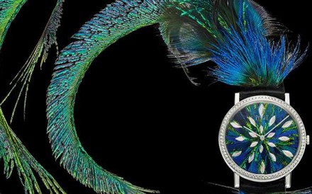 Piaget Feather Marquetry creates the illusion of a peacock in haute couture. Piaget Feather Marquetry creates the illusion of a peacock in haute couture.