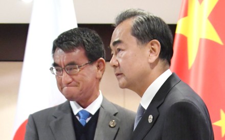 Japanese Foreign Minister Taro Kono (left) and his Chinese counterpart Wang Yi pose for photos ahead of their talks in Manila. Photo: Kyodo