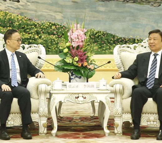 Secretary for the Civil Service Clement Cheung with Vice-President Li Yuanchao in Beijing on Tuesday. Photo: CNS Images