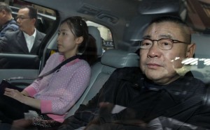 Joseph Lau Luen-hung (right) leaving a restaurant with partner Chan Hoi-wan (left). Photo: Dickson Lee