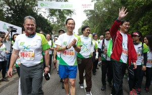 Bernard Chan(L2) believes a deal can be reached. Photo: Dickson Lee