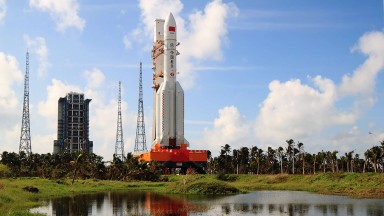 Initial research on CZ-5 heavy-lift vehicle, capable of lifting 25 tonnes of cargo into space, began in 1986