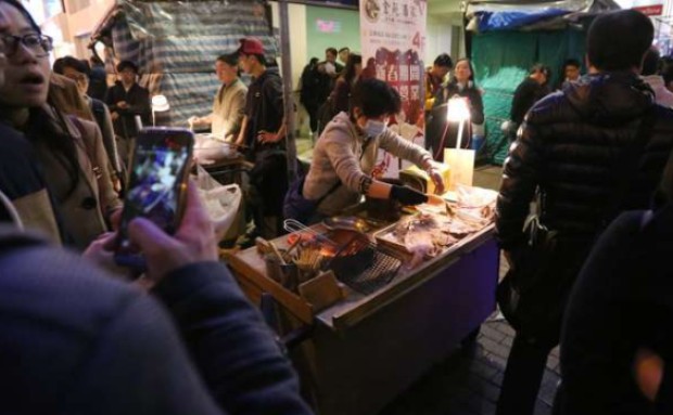 Street hawkers in Mong Kok. Photo: Nora Tam