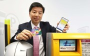 Octopus CEO Sunny Cheung Yiu-tong demonstrates the technology. Photo: Jonathan Wong
