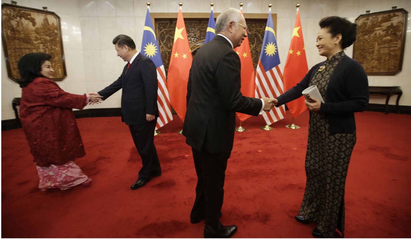 Malaysian Prime Minister Najib Razak and his wife Rosmah Mansor meet Chinese President Xi Jinping and his wife Peng Liyuan at the Diaoyutai State Guesthouse in Beijing. Photo: AFP