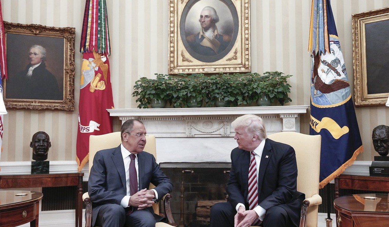 Russian Foreign Minister Sergei Lavrov (left) meets UP President Donald Trump in the White House on May 10. Photo: EPA