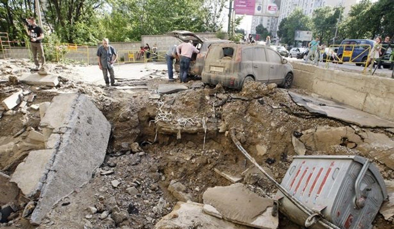The aftermath of Monday's water pipe explosion in Kiev, Ukraine. Photo: YouTube / Live Leak