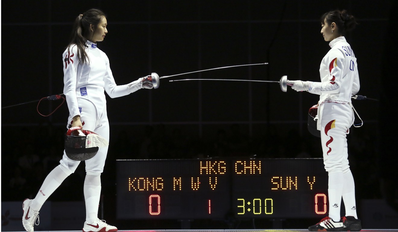 Hong Kong's Vivian Kong and China’s Sun Yiwen test each other’s equipment before their semi-final.