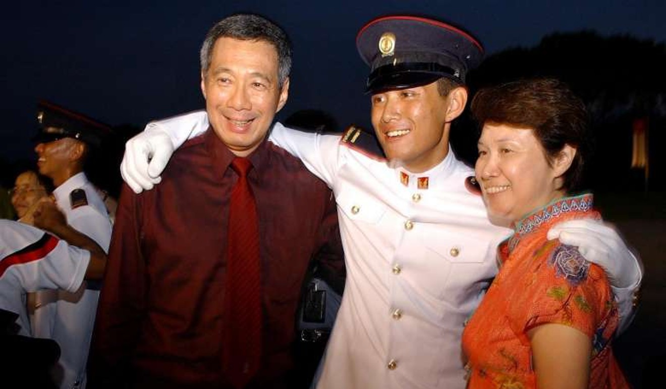 Li Hongyi with Lee Hsien Loong and Ho Ching.
