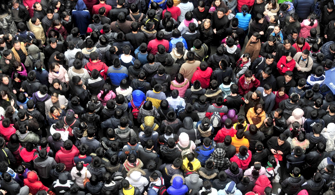 Thousands of Chinese students queue up to take a joint-examination held by three universities as an alternative to China's annual make-or-break college entry exams, in Wuhan in 2011. Photo: AFP