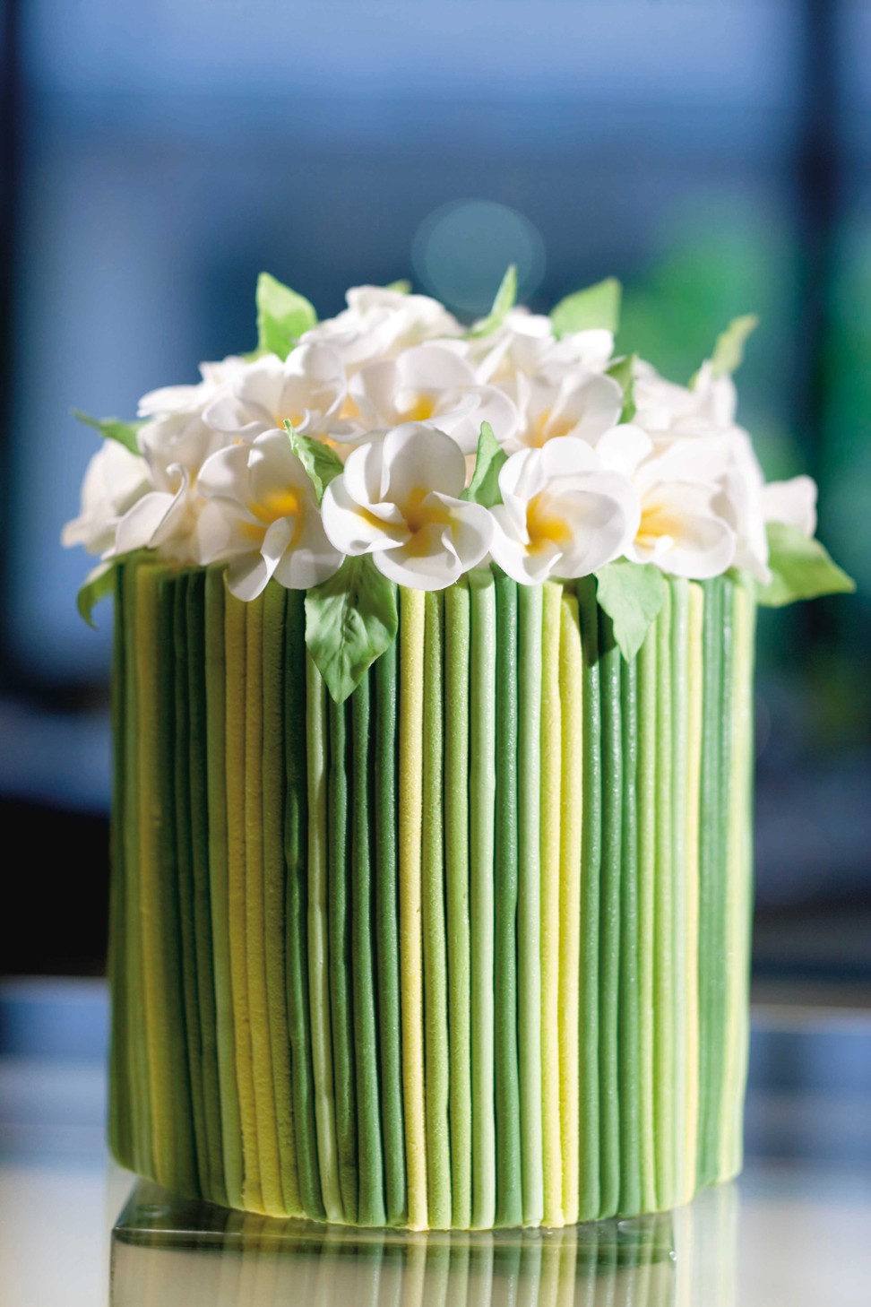 Mandarin Oriental, Hong Kongok recommends simple cakes with elegant details for modern weddings