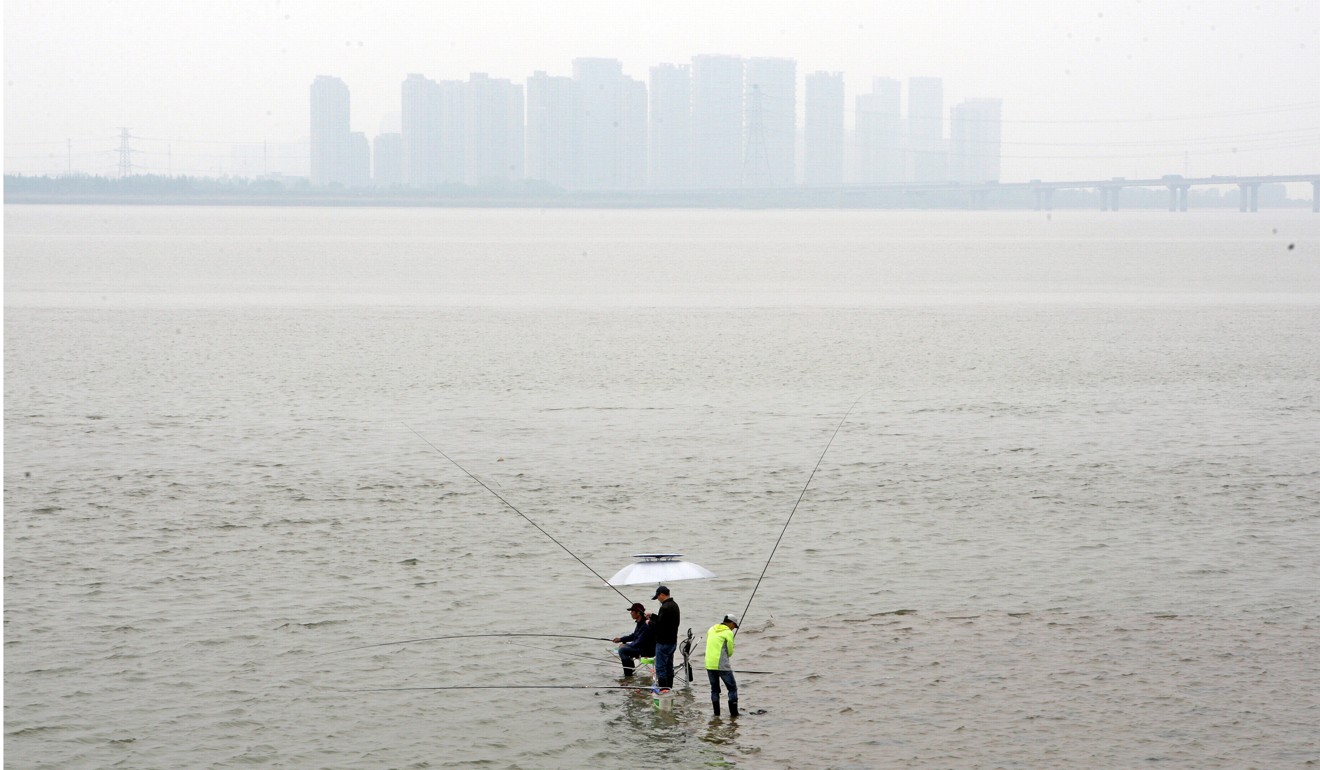 People fish on the Qiantang River in Hangzhou. Photo: