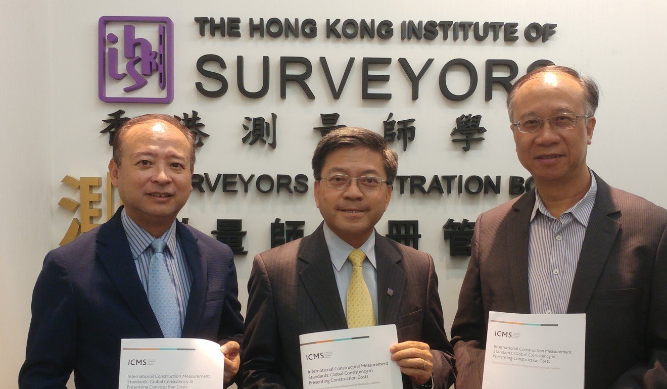 (Left to right) Cheung Tat-tong, former HKIS president; Thomas Ho Kwok-kwan, current HKIS president; Tang Ki-cheung, ICMS co-author. Photo: Lam Ka-sing