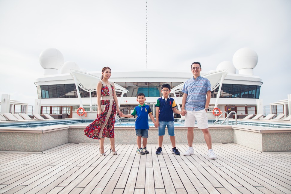 Now you can have a professional family photoshoot on Genting Dream cruises