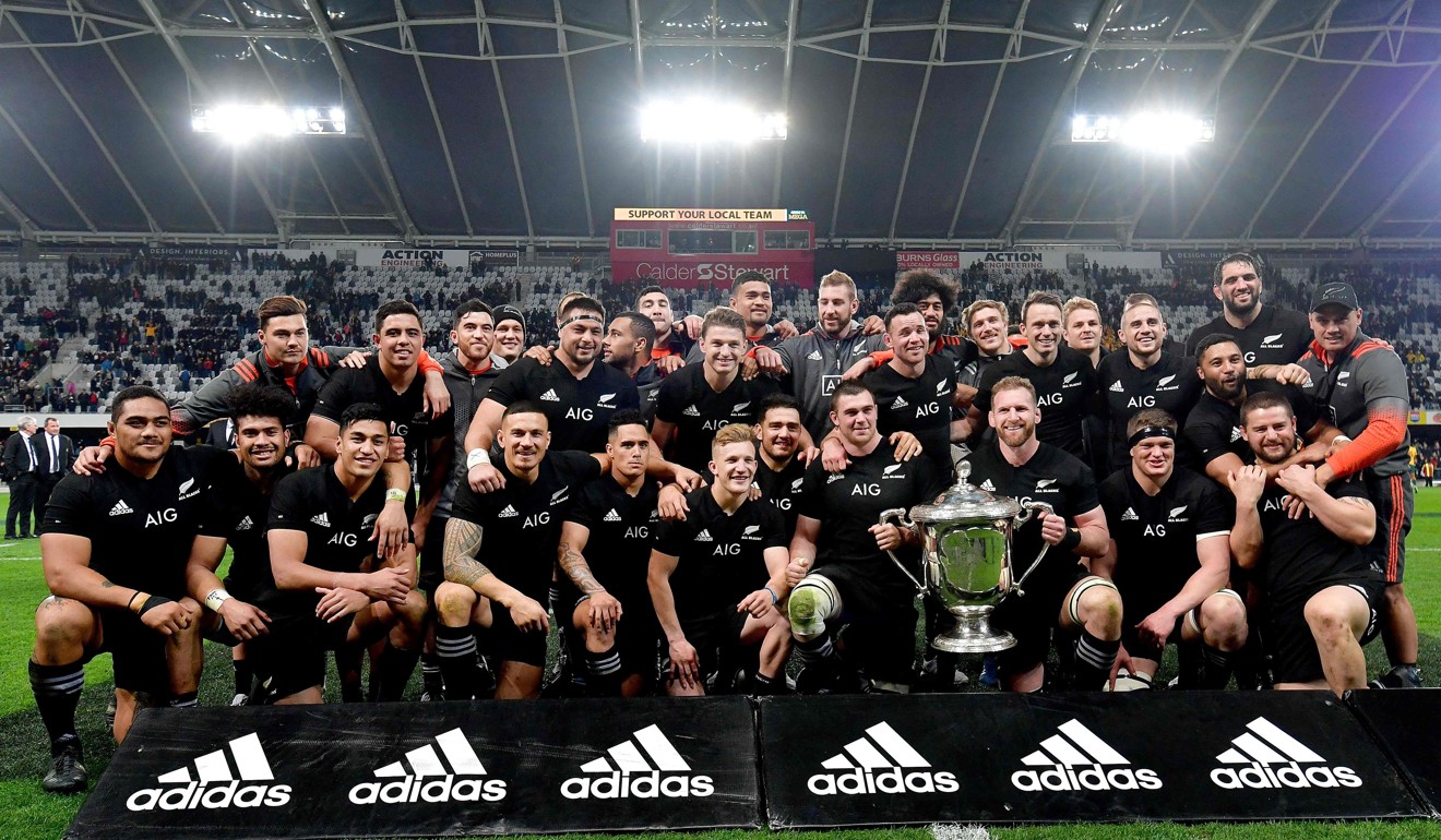 New Zealand celebrate with the Bledisloe cup after beating Australia 35-29.
