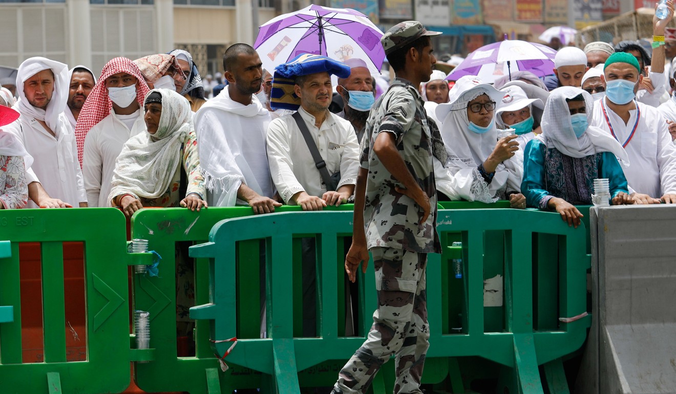 Muslims wear protective masks as they wait to attend a prayer at the Grand mosque in Mecca. Photo: Reuters