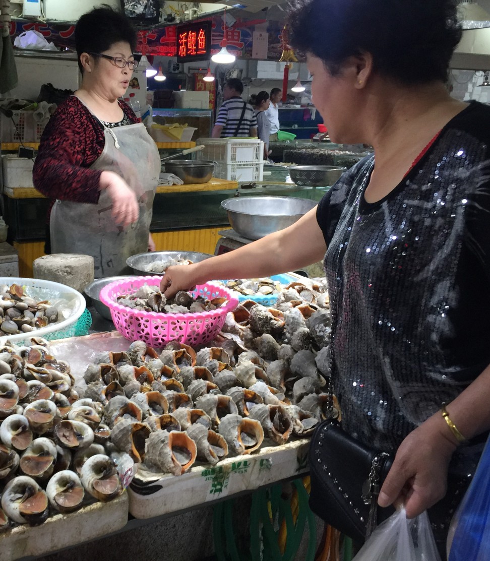 North Korean shellfish on sale at a wet market in Dandong. Photo: Choi Chi-yuk