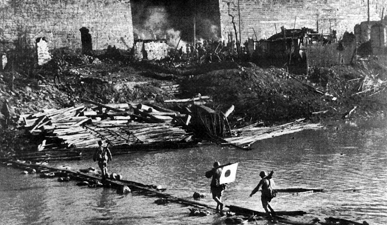 Japanese soldiers cross the river near the Nanking city wall in 1937. Photo: Alamy