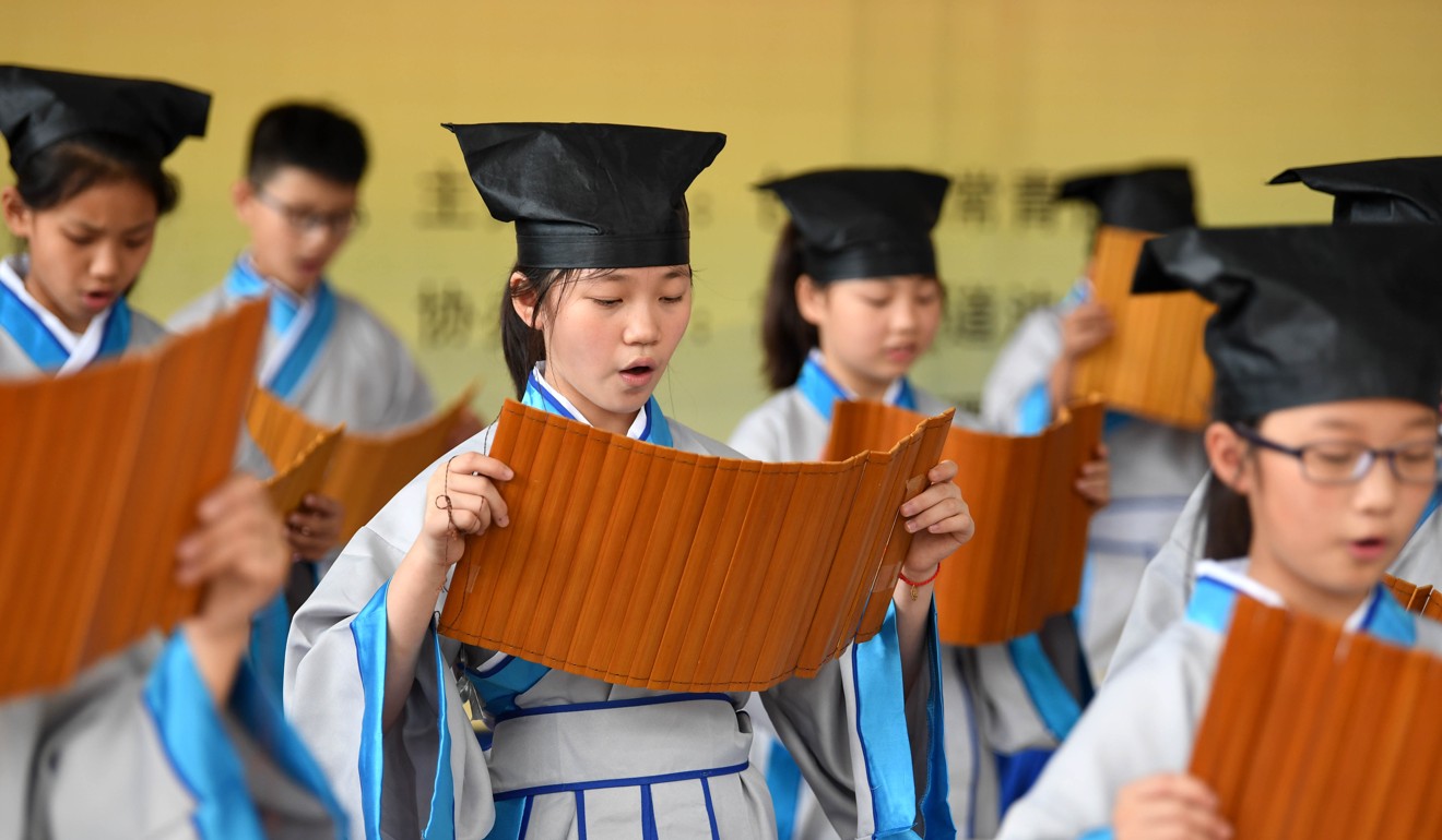 Students recite the classics during an activity to greet the new semester at Shuguang Primary School in Hefei, capital of Anhui Province, on August 30. Photo: Xinhua