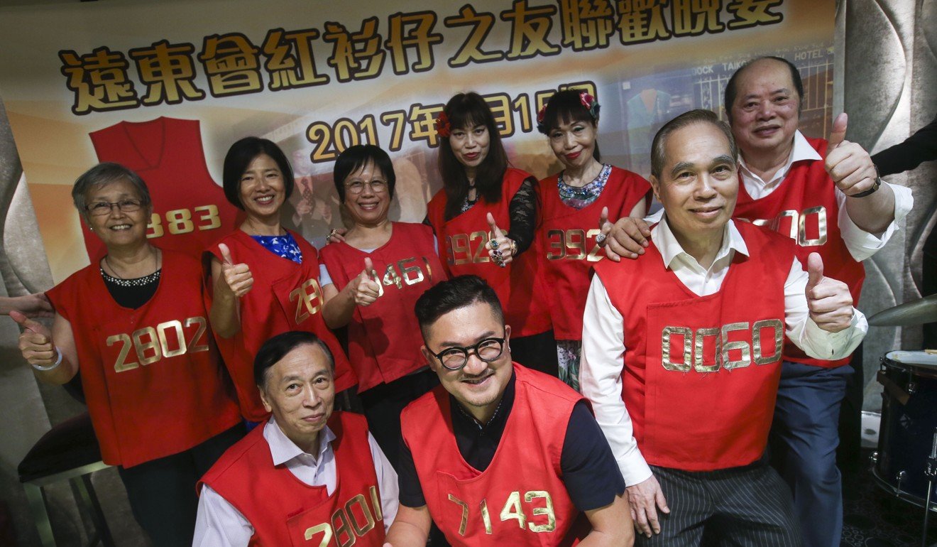 Floor traders at the Hong Kong stock exchange get together to mark the closure of the hall and the end of the era of ‘red jackets’. Photo: K.Y. Cheng