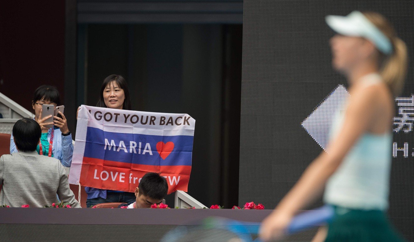 A fan displays a banner with the words “I got your back Maria”. Photo: AFP
