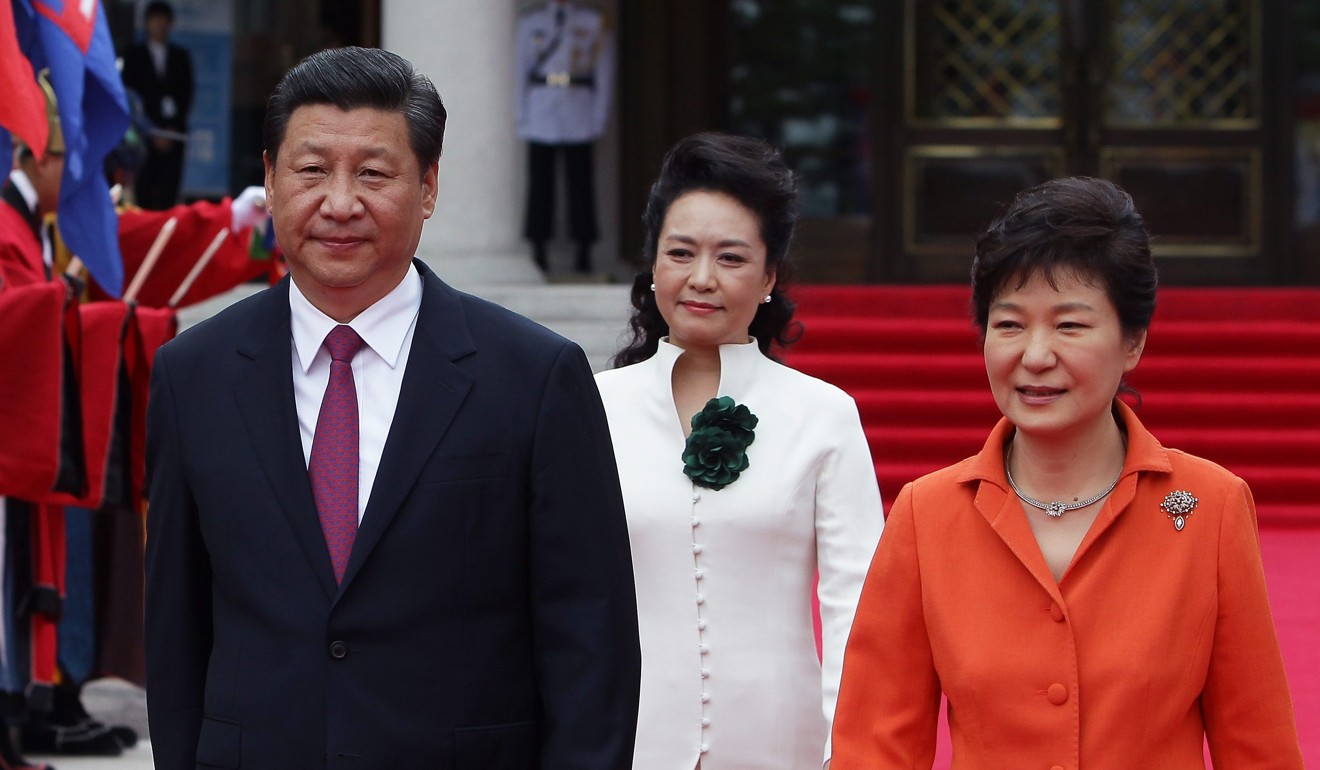 President Xi Jinping, Chinese first lady Peng Liyuan and then South Korean president Park Geun-hye (right) walk towards a guard of honour during a welcoming ceremony at the presidential Blue House in Seoul, on July 3, 2014. Photo: EPA