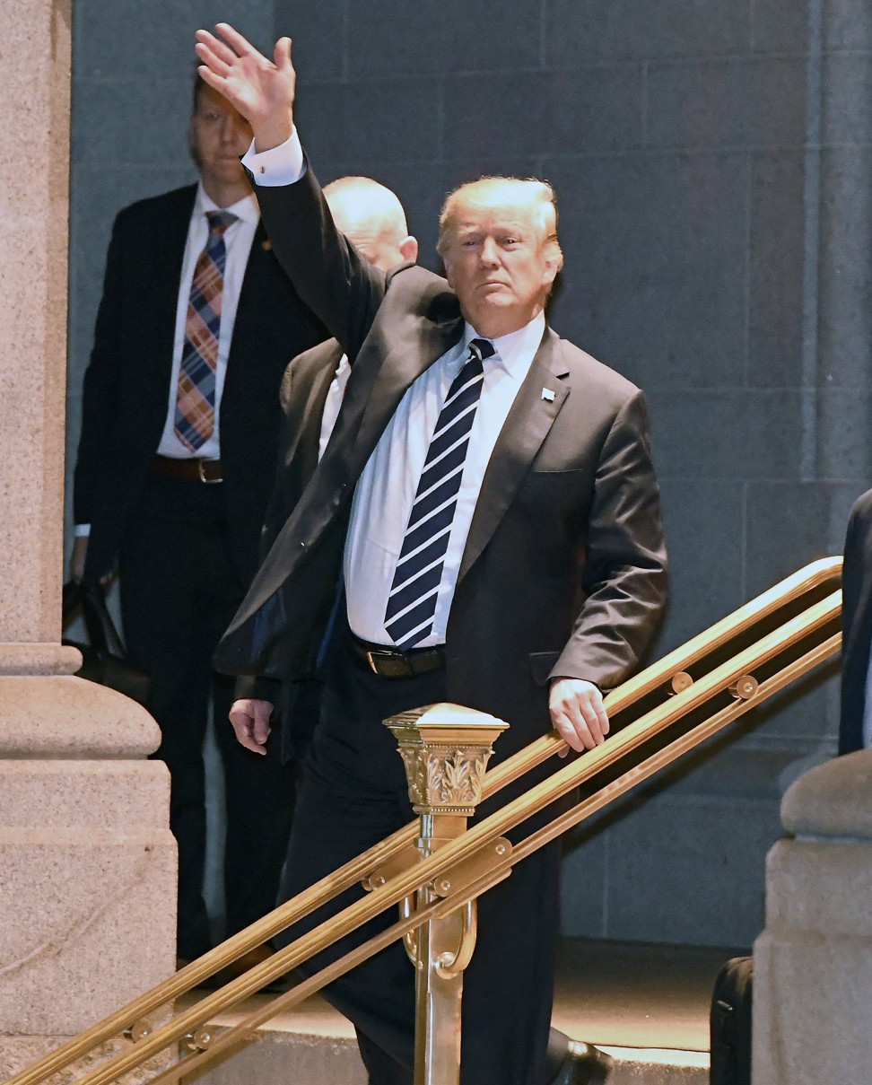 United States President Donald J. Trump (C) waves to well-wishers following dinner with first lady Melania Trump and Barron Trump at the Trump International Hotel in Washington. Photo: EPA-EFE