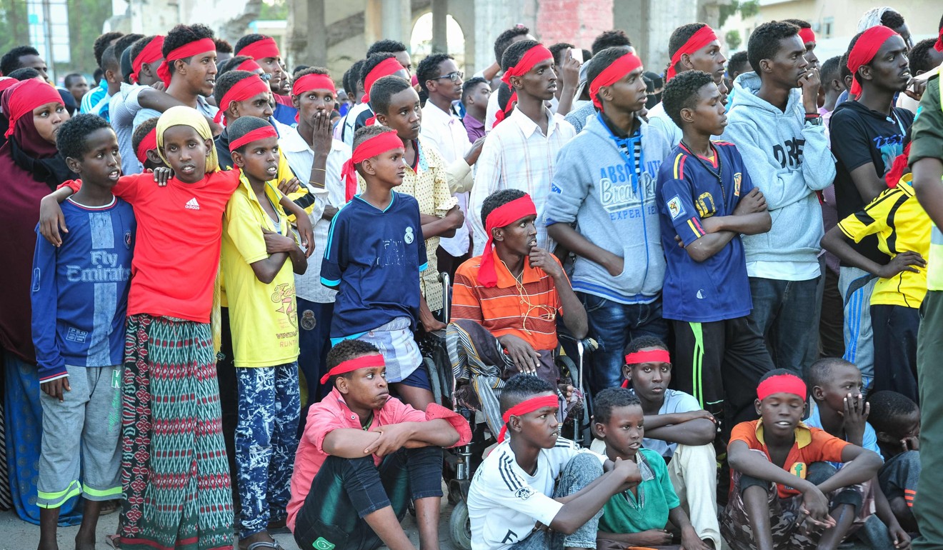 Hundreds of Somalians gathered on Sunday, wearing read headbands, to voice their anger and grief after the deadly truck bomb in Mogadishu, Somalia. Photo: Agence France-Presse