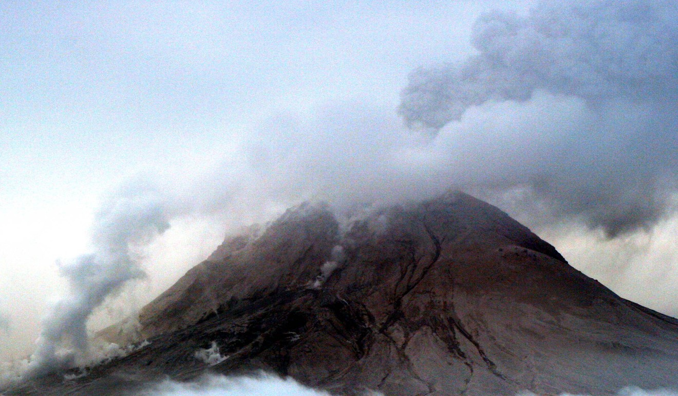 This photo provided by the Alaska Volcano Observatory/ US Geological Survey shows steam and ash billowing from Augustine Volcano in Alaska. Photo: AVO/USGS via AP