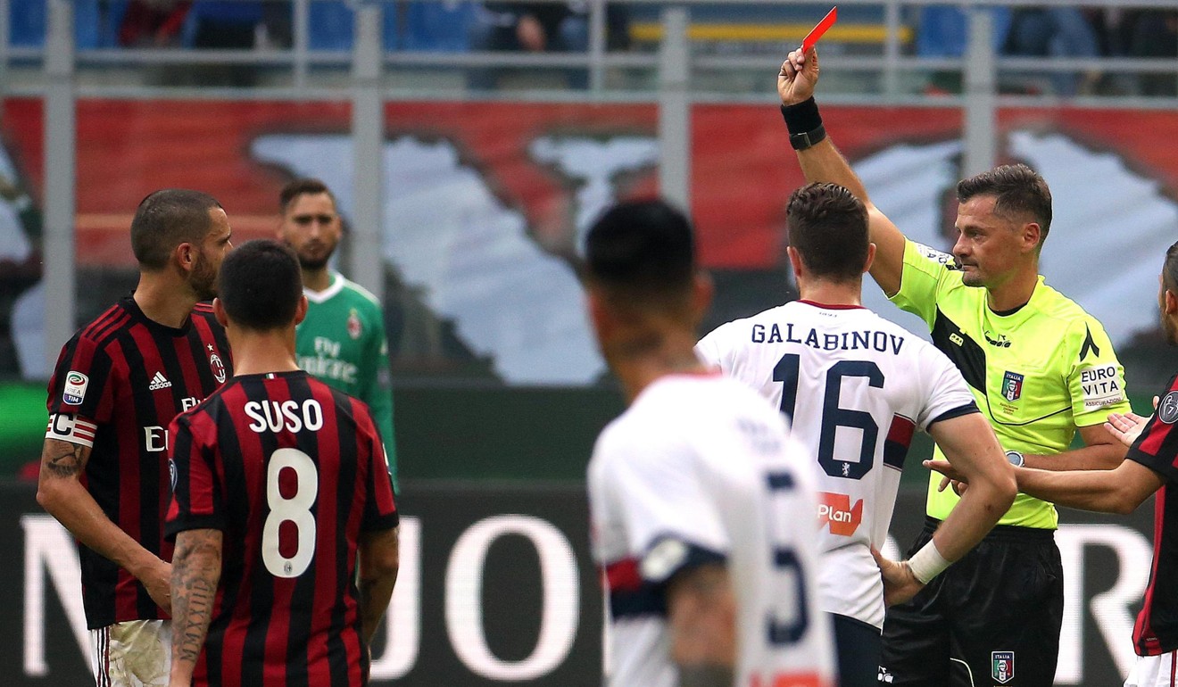 Referee Piero Giacomelli shows the red card to AC Milan defender Leonardo Bonucci (L) against Genoa. Photo: EPA
