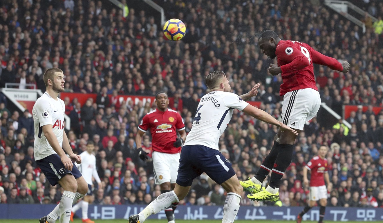 United's Romelu Lukaku hits the post with a header. Photo: AP
